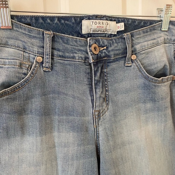 Women’s Torrid Light Denim Skinny Jean size 12 - Picture 2 of 4